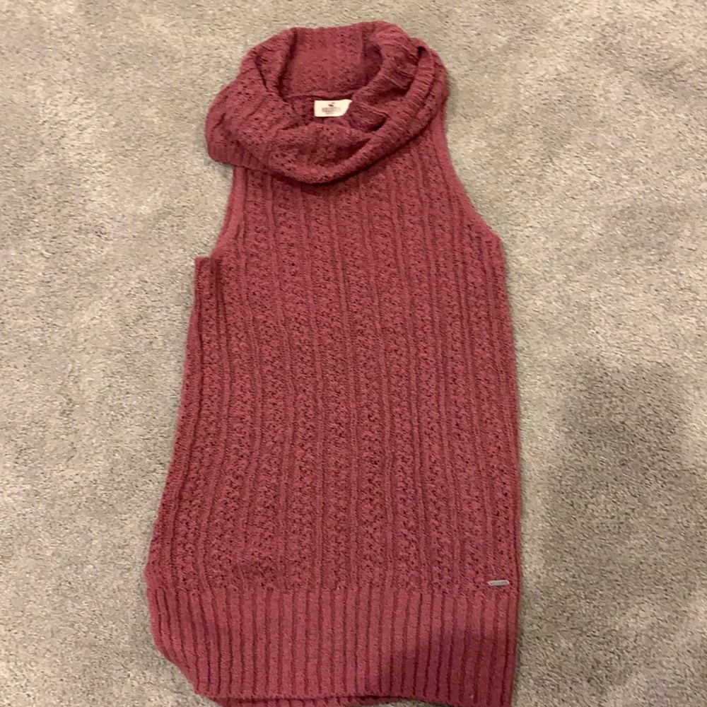 Sleeveless turtleneck sweater!